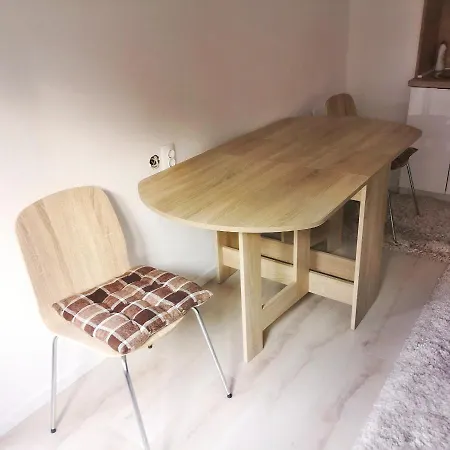 Family With Garden Apartment *